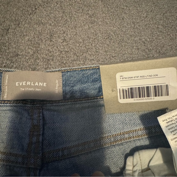 Everlane 90s Cheeky Jeans High Waisted Straight Leg Light Wash Minimalist New 30 - Picture 8 of 13